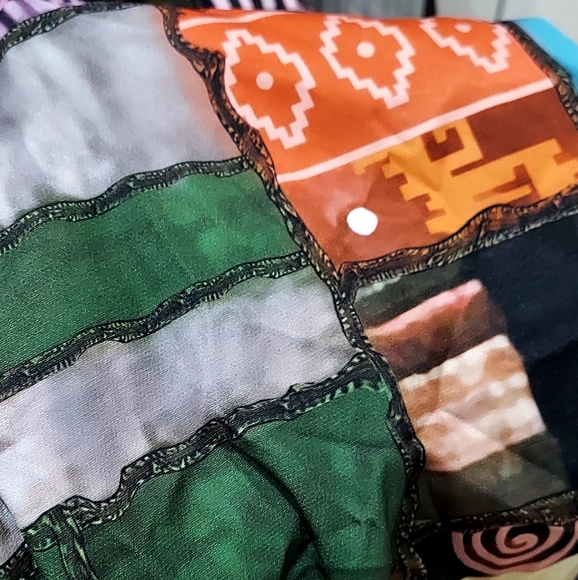 Multi-colored Patchwork design jumper (SOLD SEPARATELY @ 60$) - Picture 2 of 11